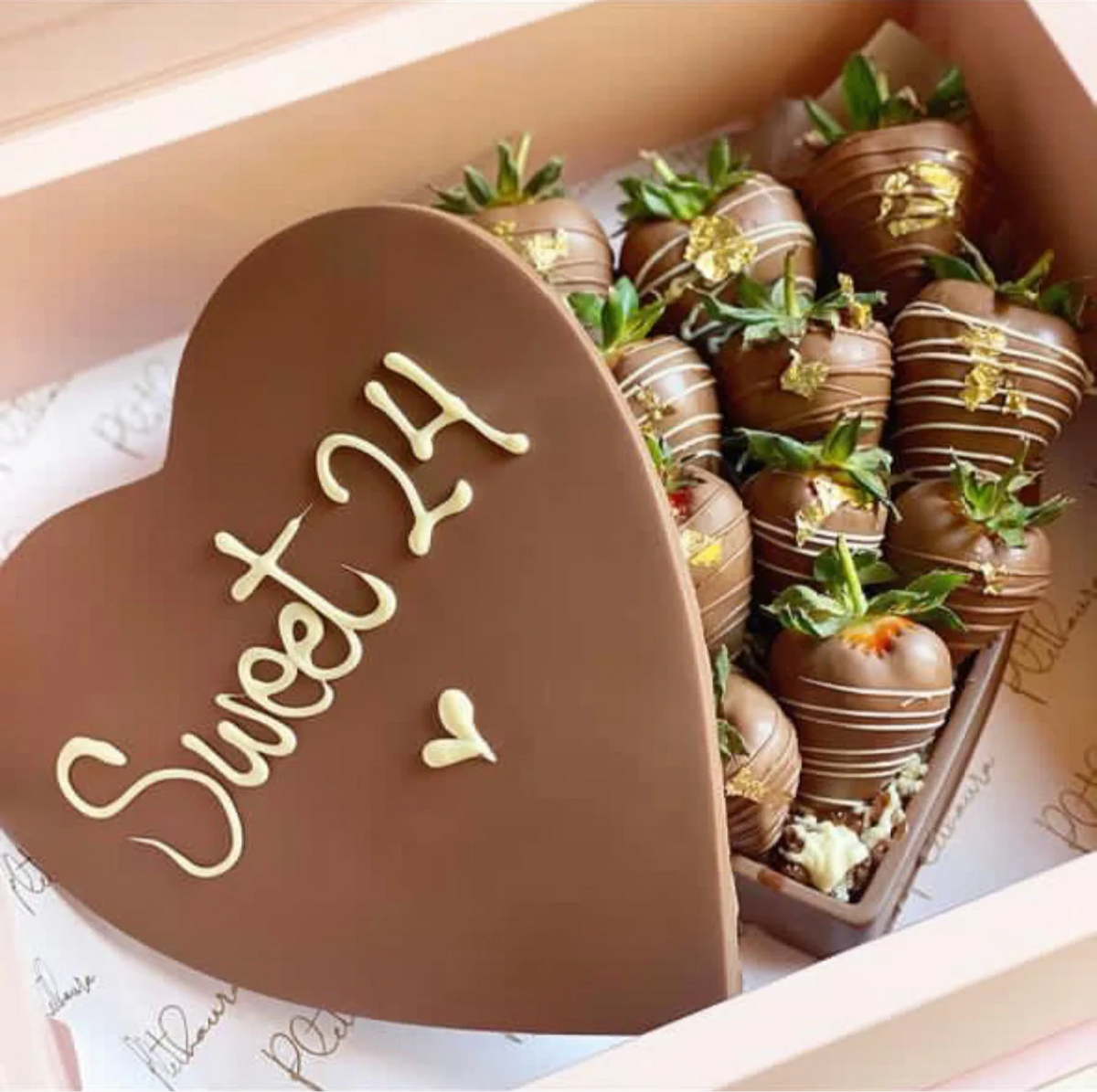 Vanilla Cake with Strawberries Love Box