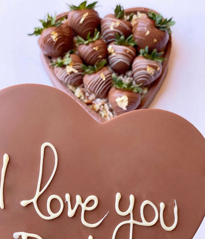 Vanilla Cake with Strawberries Love Box