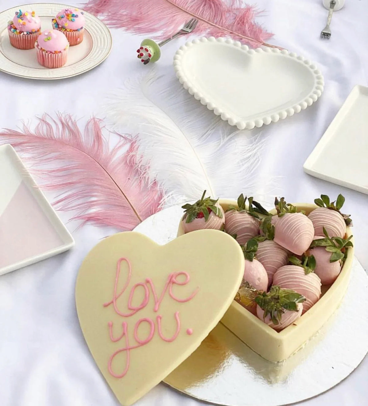 Belgian White Classic Love Box